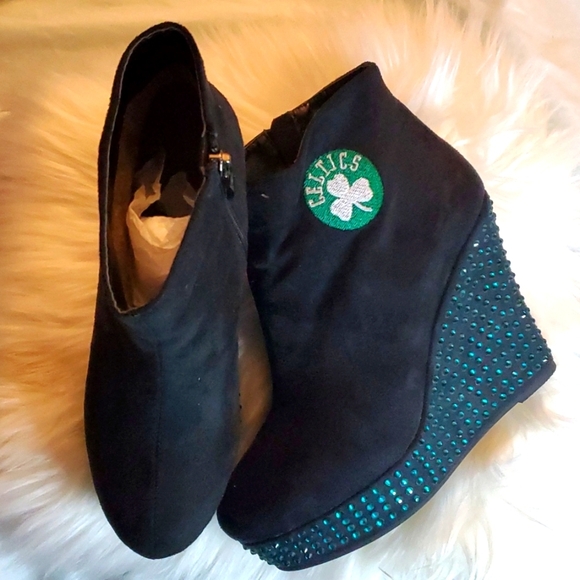 NEW Women’s Black Synthetic Suede Celtics Ankle Boots,Green Rhinestone Wedge - Picture 1 of 11